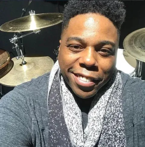 Usher Breaks Down Into Tears at Drummer Aaron Spears: A Touching Moment of Musical Connection